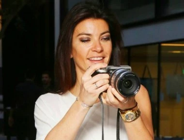 Μαρίνα Βερνίκου: Βόλτες στη Μύκονο λίγο πριν γίνει κουμπάρα του Σ. Τανιμανίδη και της Χ. Μπόμπα (φωτό)